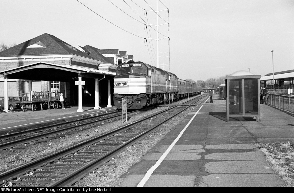 AMTK 306 at ALX with the Silver Star